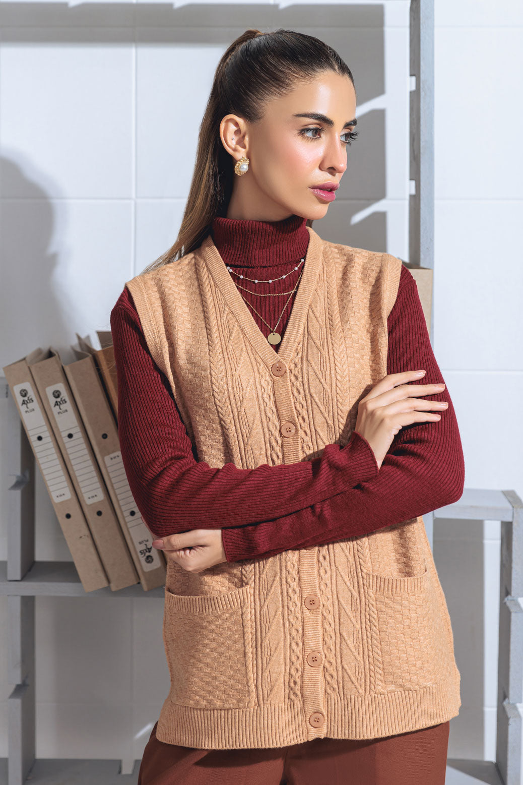 HONEY-SANDO V-NECK CARDIGAN SWEATER (24X-172-66)